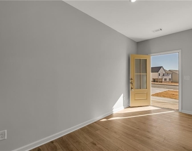 313 Brighton Bend Lane - Photo Thumbnail 4