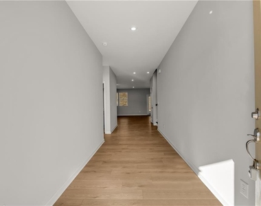 313 Brighton Bend Lane - Photo Thumbnail 2