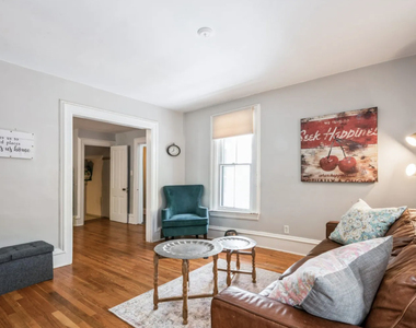 813 Hamlin Street - Photo Thumbnail 4