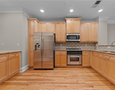 5480 Glenridge Park - Photo Thumbnail 10