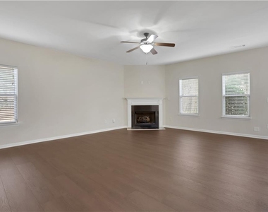 2521 Morgan Chase Drive - Photo Thumbnail 4