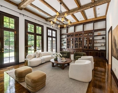 2485 W Wesley Road Nw - Photo Thumbnail 4