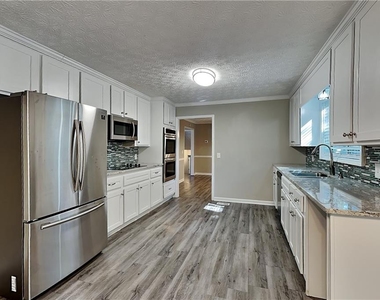 749 Maggie Court Nw - Photo Thumbnail 5