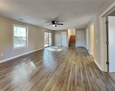 749 Maggie Court Nw - Photo Thumbnail 3