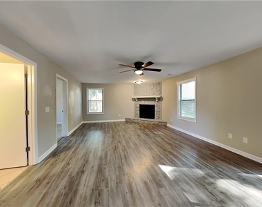 749 Maggie Court Nw - Photo Thumbnail 4