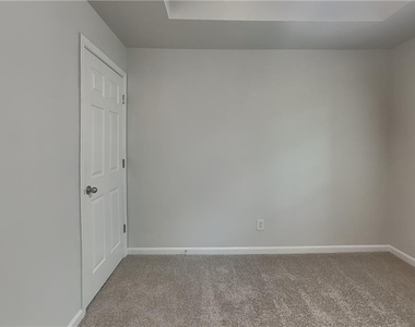 550 S Fortune Way - Photo Thumbnail 11