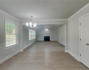 550 S Fortune Way - Photo Thumbnail 3