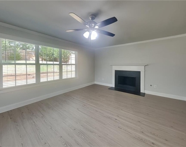 550 S Fortune Way - Photo Thumbnail 1