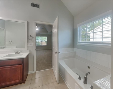 550 S Fortune Way - Photo Thumbnail 8