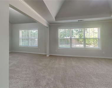550 S Fortune Way - Photo Thumbnail 6