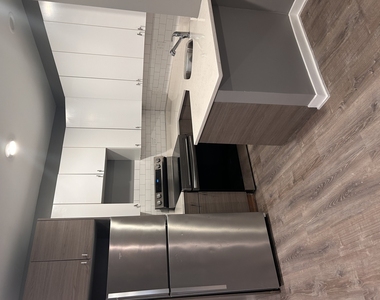 4400 S Drexel Boulevard - Photo Thumbnail 1