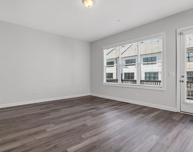2759 Bell Drive - Photo Thumbnail 5