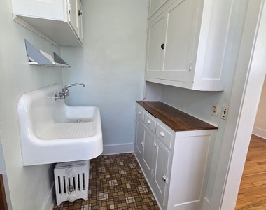 330 W Sycamore Street W - Photo Thumbnail 6