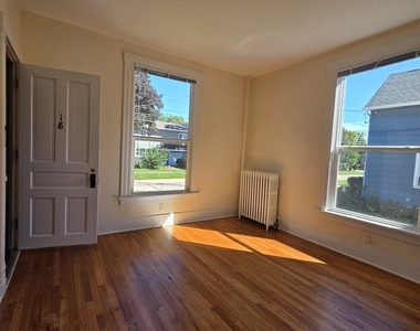 330 W Sycamore Street W - Photo Thumbnail 2