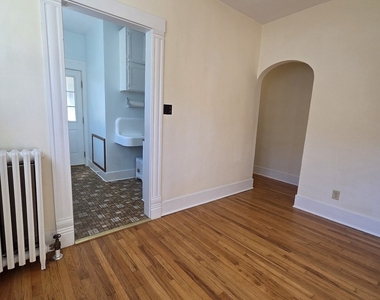 330 W Sycamore Street W - Photo Thumbnail 5