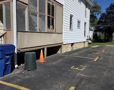 330 W Sycamore Street W - Photo Thumbnail 18