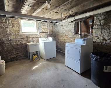 330 W Sycamore Street W - Photo Thumbnail 16