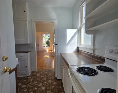 330 W Sycamore Street W - Photo Thumbnail 8