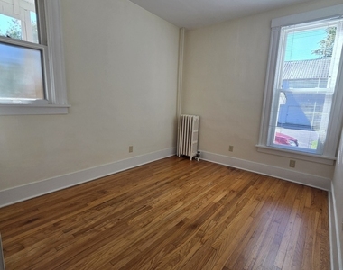 330 W Sycamore Street W - Photo Thumbnail 9