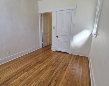330 W Sycamore Street W - Photo Thumbnail 10