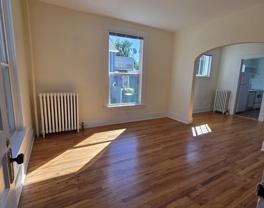 330 W Sycamore Street W - Photo Thumbnail 3