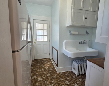 330 W Sycamore Street W - Photo Thumbnail 7