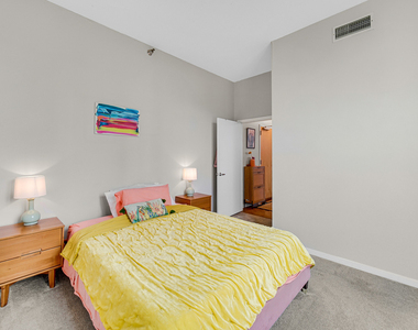 1600 S Indiana Avenue - Photo Thumbnail 21