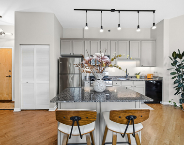 1600 S Indiana Avenue - Photo Thumbnail 8