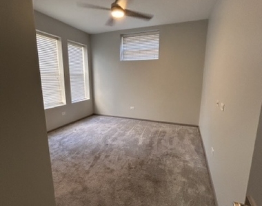 4953 S Calumet Avenue - Photo Thumbnail 3