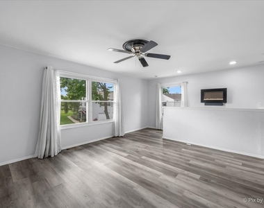 764 Gloucester Drive - Photo Thumbnail 3