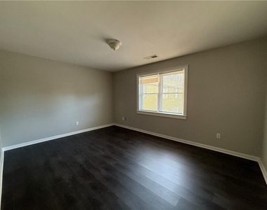 393 Stone Mountain Street - Photo Thumbnail 5