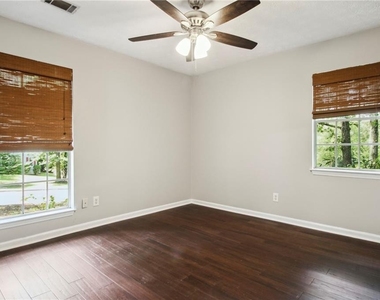 455 Barrington Drive W - Photo Thumbnail 17