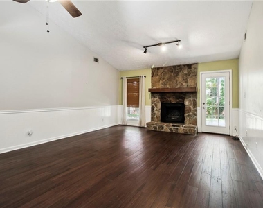 455 Barrington Drive W - Photo Thumbnail 8
