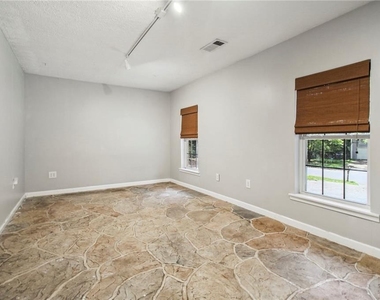 455 Barrington Drive W - Photo Thumbnail 23
