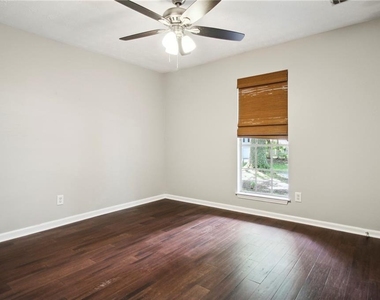 455 Barrington Drive W - Photo Thumbnail 12