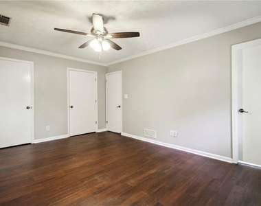 455 Barrington Drive W - Photo Thumbnail 20