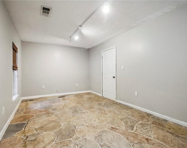 455 Barrington Drive W - Photo Thumbnail 24