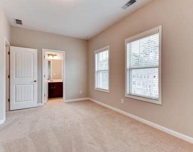 2481 Georgetown Avenue - Photo Thumbnail 16