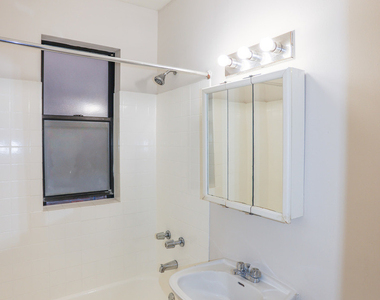 5210 S Woodlawn Avenue - Photo Thumbnail 2