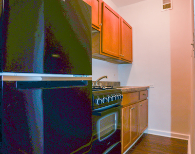 5210 S Woodlawn Avenue - Photo Thumbnail 1