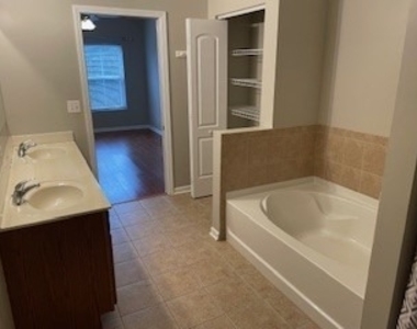 10 N Lake Street - Photo Thumbnail 13