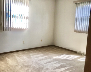 1118 Ingalls Avenue - Photo Thumbnail 5
