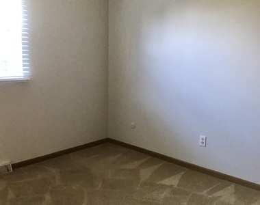 1118 Ingalls Avenue - Photo Thumbnail 8