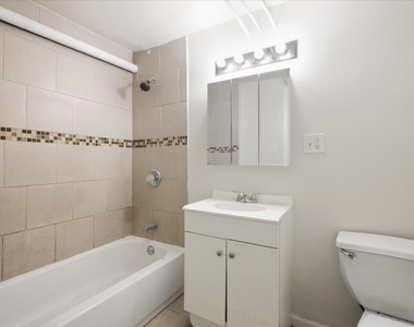 5020 S Blackstone Avenue - Photo Thumbnail 10