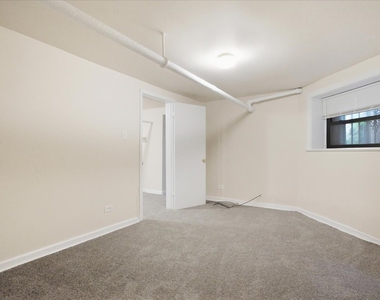 5020 S Blackstone Avenue - Photo Thumbnail 6