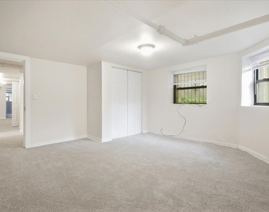 5020 S Blackstone Avenue - Photo Thumbnail 5