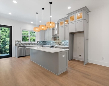 173 Brush Creek Court - Photo Thumbnail 16
