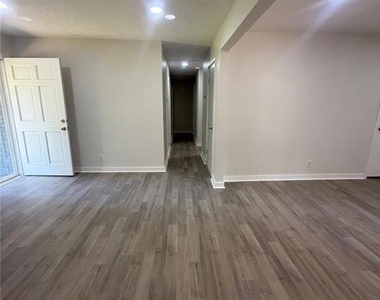 735 Ralph Road Se - Photo Thumbnail 4