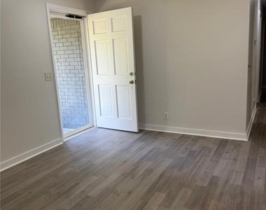 735 Ralph Road Se - Photo Thumbnail 3