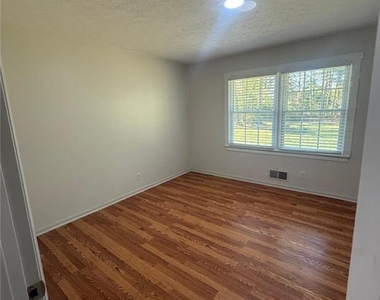 735 Ralph Road Se - Photo Thumbnail 22